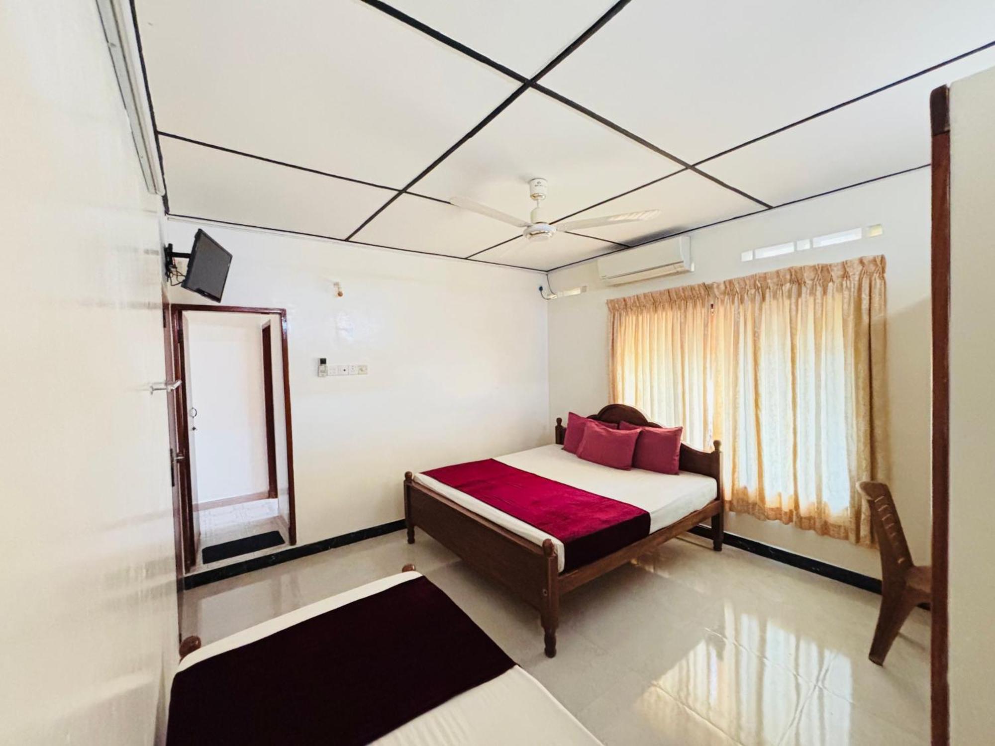 Yaarl Holiday Jaffna Extérieur photo