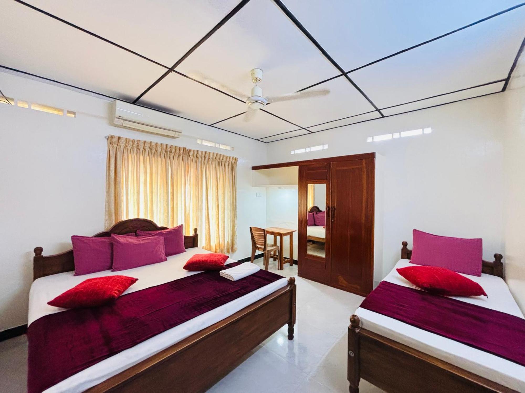 Yaarl Holiday Jaffna Extérieur photo